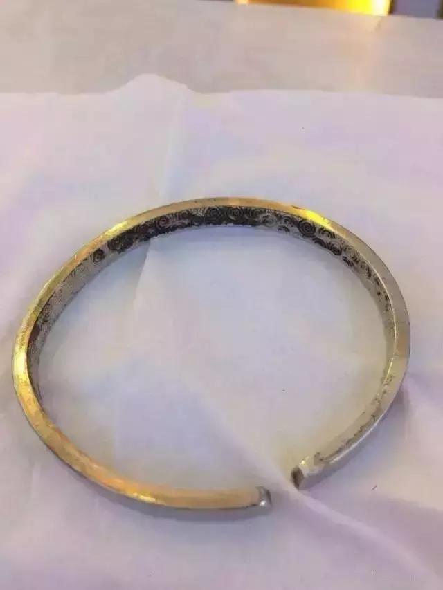 银子为什么会发黄(银子为什么会发黄发黑)